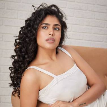 Glam Shot: The Radiant Charm of Faria Abdullah