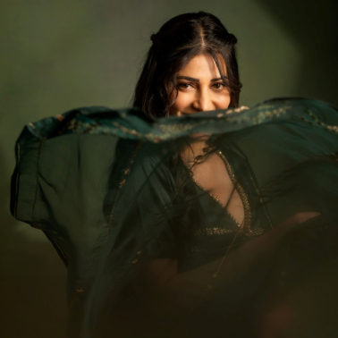 Glam Shot: Gorgeous shruti Haasan stuns in a beautiful green outfit
