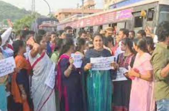 Depressed over the EC order, Volunteers tender mass resignations in Machilipatnam