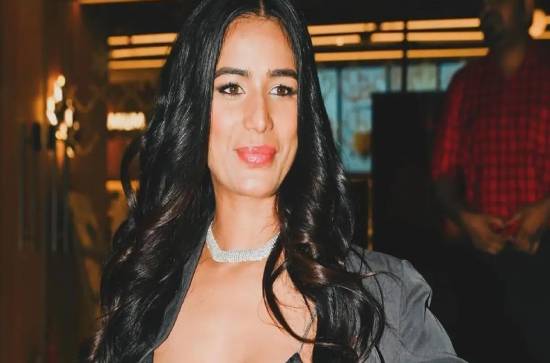Shocking! Model Poonam Pandey is no more 