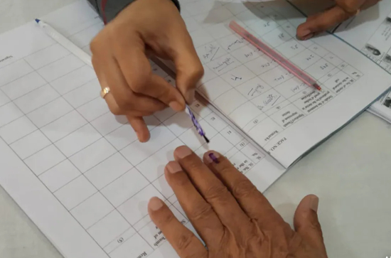 Lok Sabha Polls: On the first day 852 postal ballot votes polled in Hyderabad