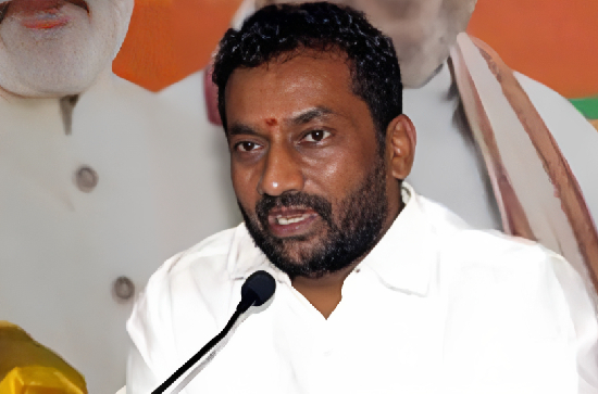 Raghunandan exposes Bandi Sanjay