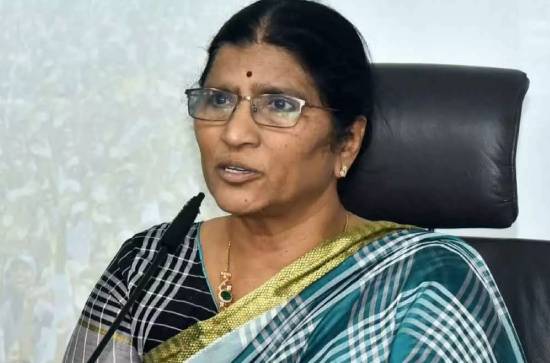 Lakshmi Parvathy questions Naidu over Land Titling Act