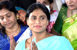 Vijayamma, Sharmila pay tributes to YSR on birth anniversary