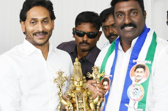 Pothina Mahesh joins YSRCP party in the presence of YS Jagan
