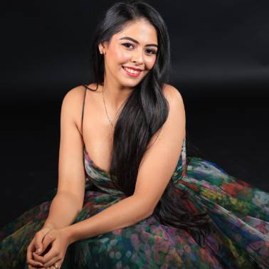 Glam Shot: Prarthana Chabbria looks Radiant