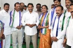 Several Key leaders, including MLAs joins YSRCP in Guntur