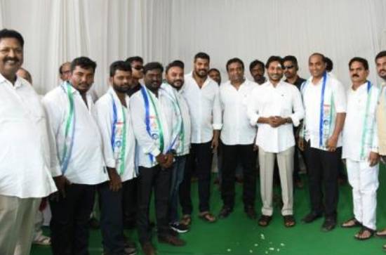 Key leaders join YSRCP on Day 16 of Memantha Siddham