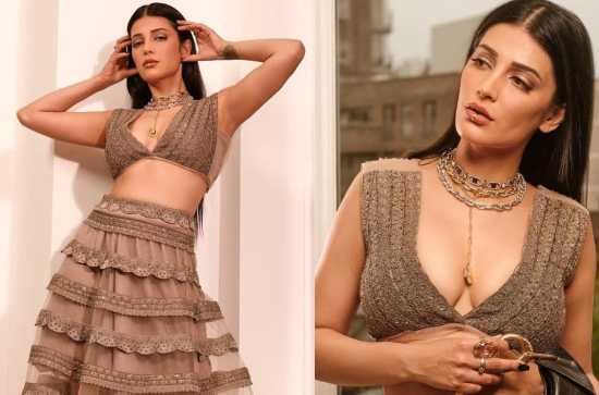 Shruti Haasan dazzles as she goes for hot poses!