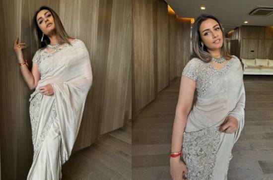 Glam Shot: Namrata Shirodkar leaves a spark