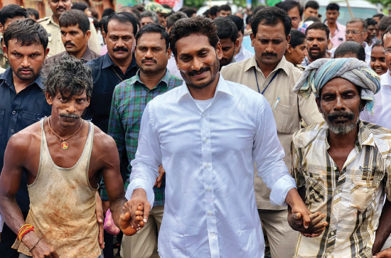 Mass Pics: 1000s For Jagan, 3 Men for Chandrababu