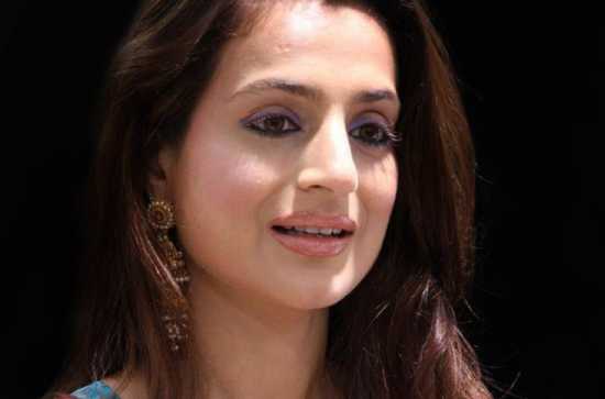 Ameesha Patel surrenders before court - Deets inside 