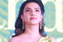 Honey Rose's candid pics are hard to miss