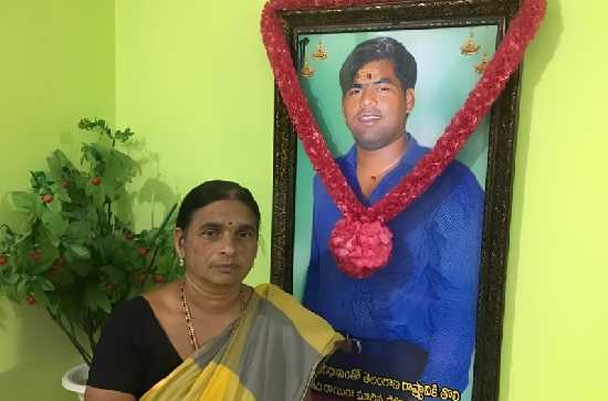 KCR calls Telangana Martyr's mother 