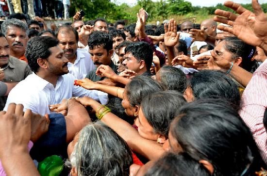 People shower praises on Jagan and volunteers