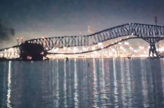 US: Baltimore Bridge Collapses After Container Ship Collides