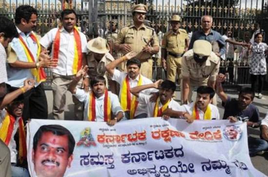 Activists of Kannada outfit resort to vandalism over 'Kannada nameplates' 