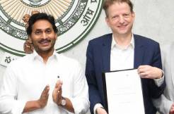 Jagan reiterates to introduce IB syllabus for all classes