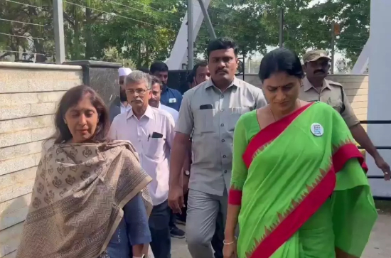 Sharmila making Sunitha contest against Avinash Reddy