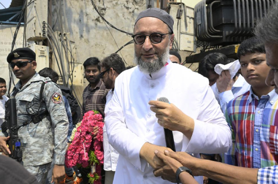 Asaduddin Owaisi meets hindu priests in his election campaign