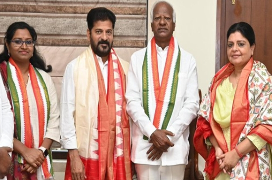 Ex-minister Kadiyam Srihari and his daughter Kavya joins Congress