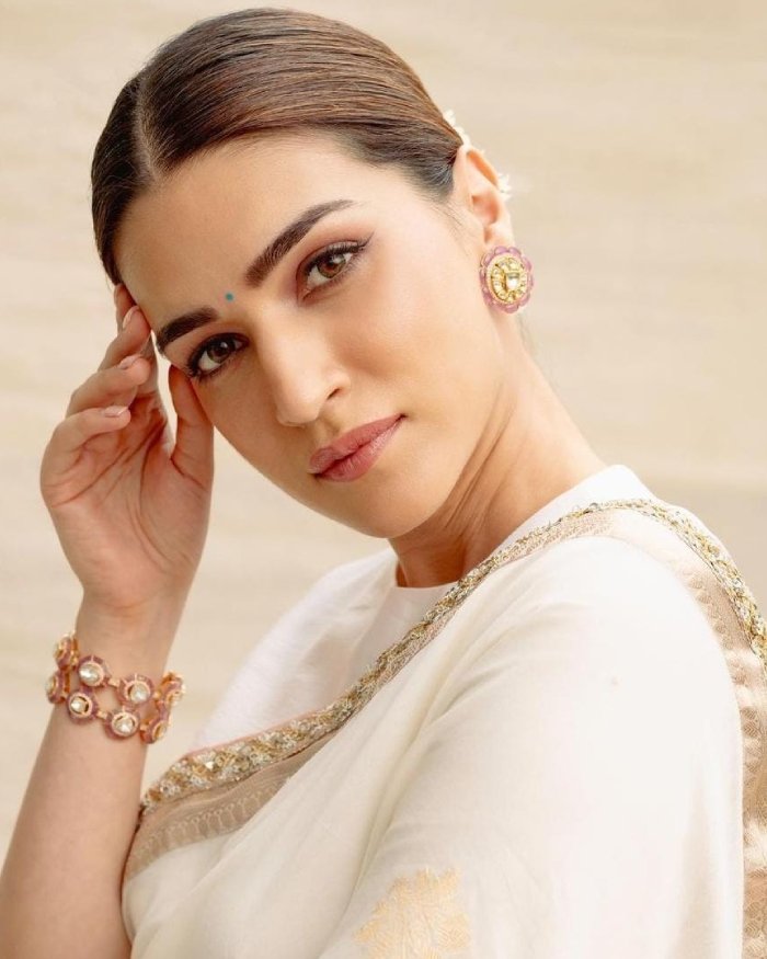 KritiSanon_3