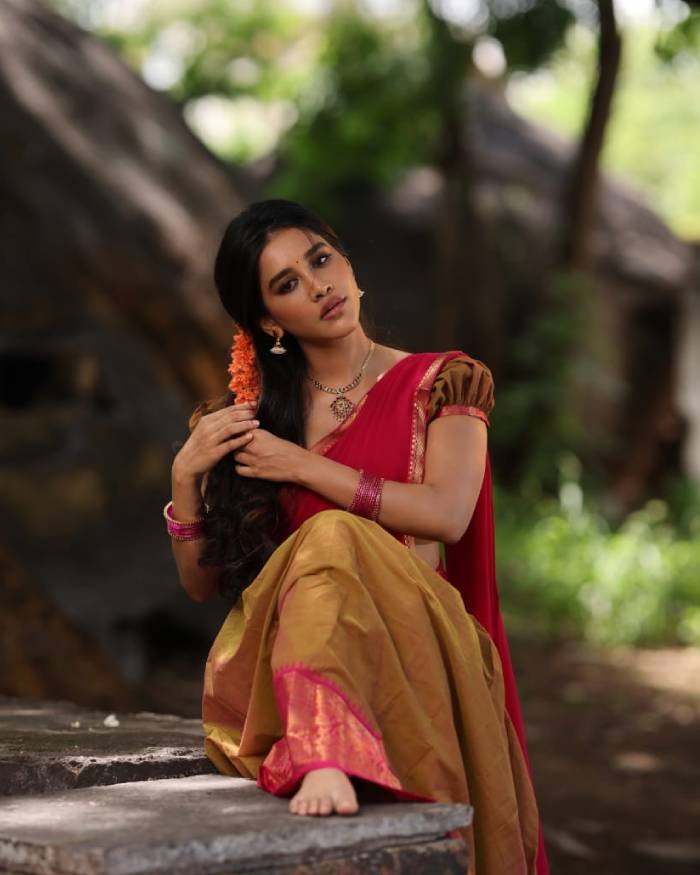 Nabha_Natesh4js
